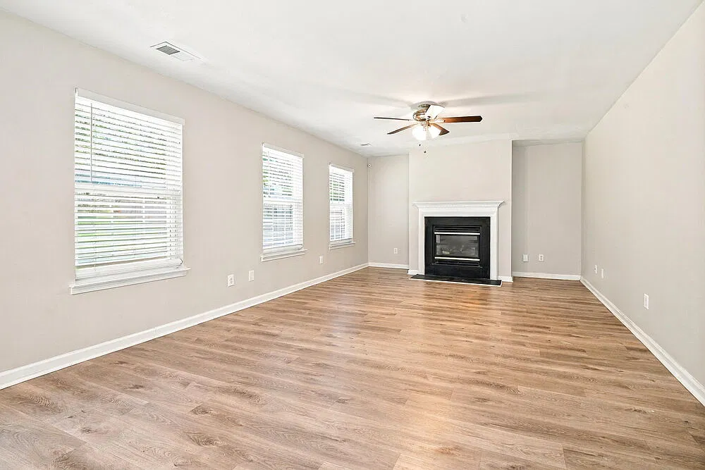 3 bed, 2.5 bath, 1880 sqft, $2,050 — Photo 4