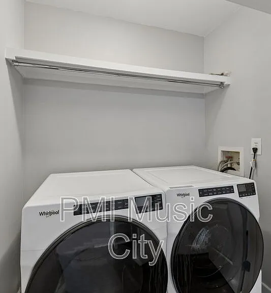 2126B Burns St — Photo 17