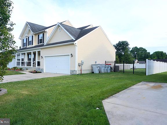3rd image of 1167 Woodcrest Dr