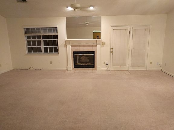5th image of 312 Camelot Ct