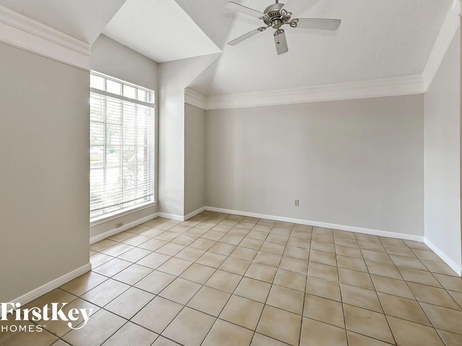 3 bed, 2.5 bath, 2719 sqft, $2,660 — Photo 4