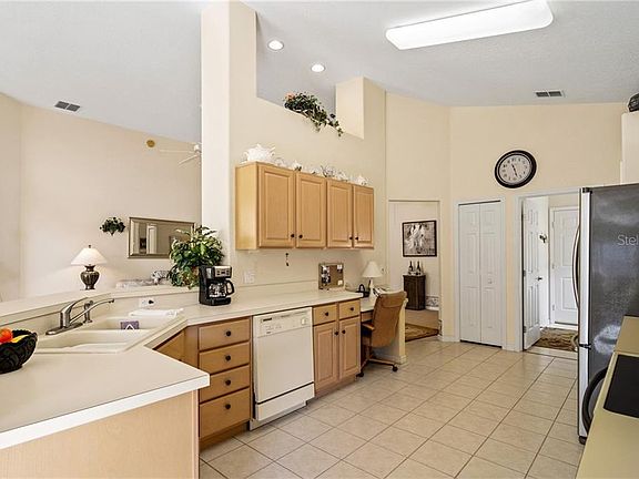 3rd image of 233 Moss Ln