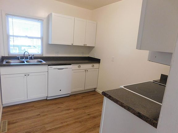 Updated Kitchen, lots of cupboard space!
