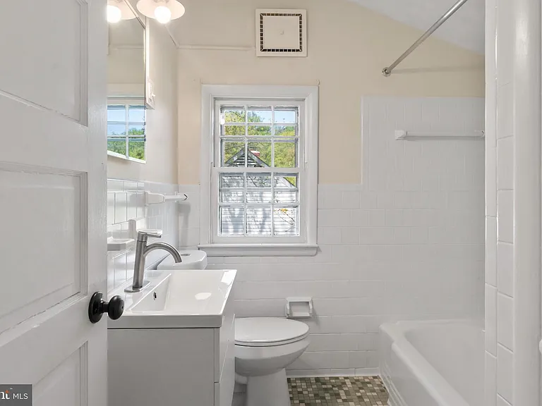 2305 Pickwick Rd — Photo 14