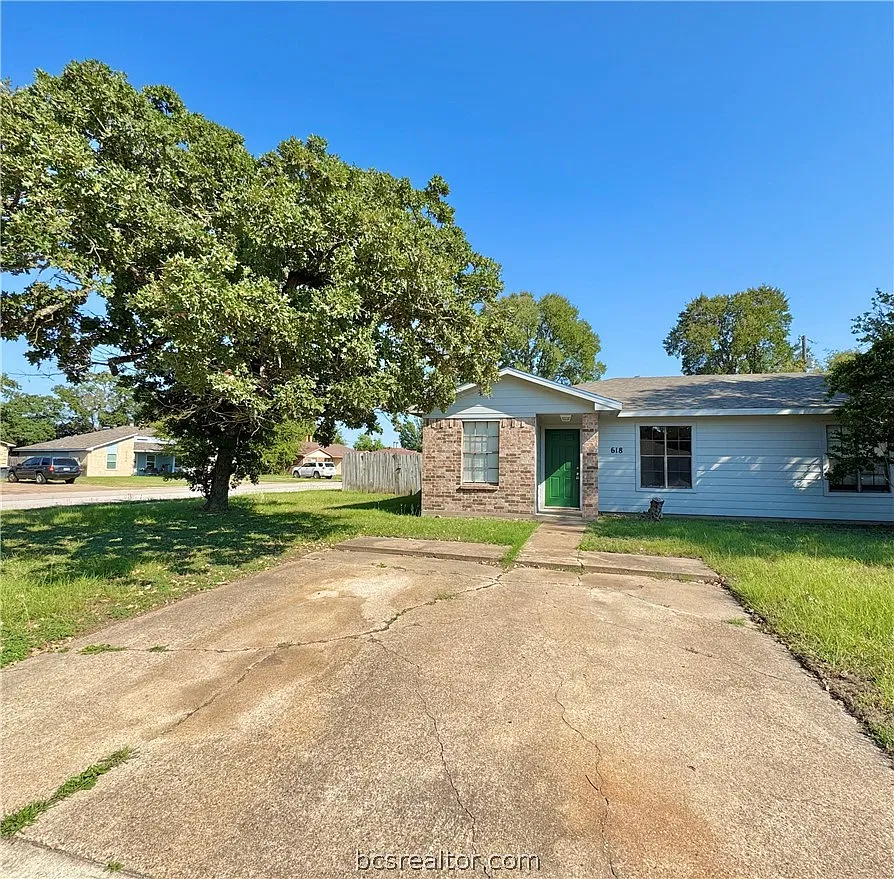 2 bed, 1.5 bath, 976 sqft, $1,000 — Photo 2