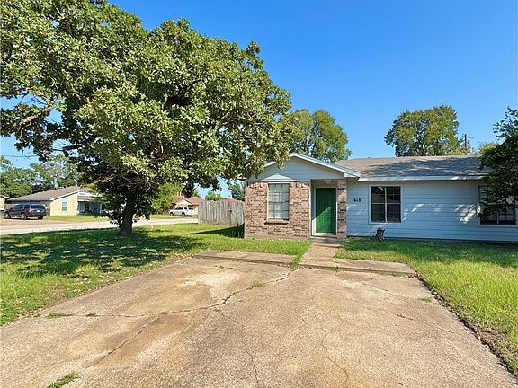 2nd image of 618 W Ridge Dr