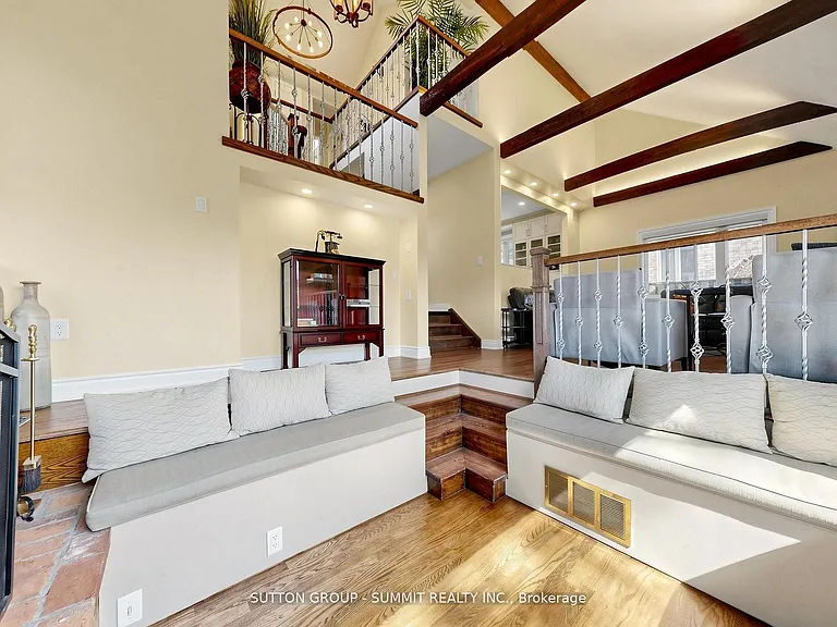3485 Cawthra Rd — Photo 3