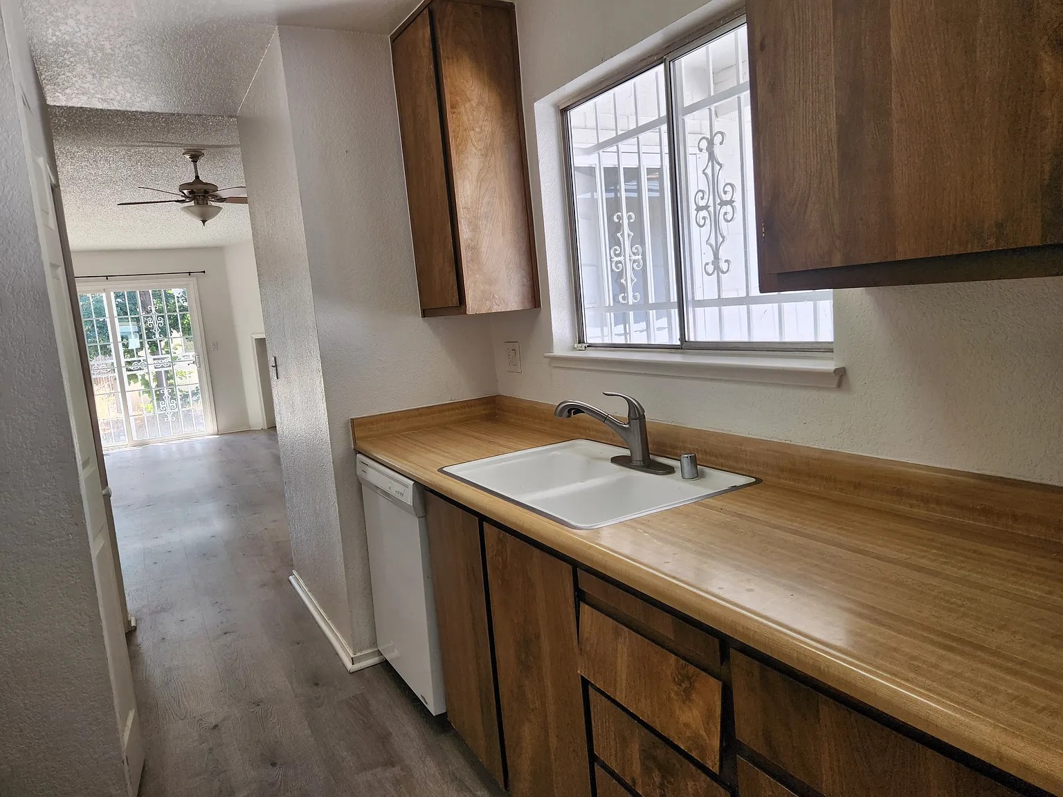 2 bed, 851 sqft, $1,650 — Photo 4