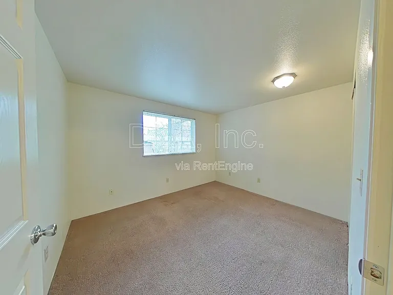 355 SE Lilly Ave #B — Photo 7