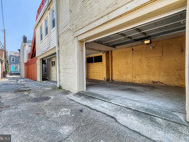 106 S Castle St — Photo 36