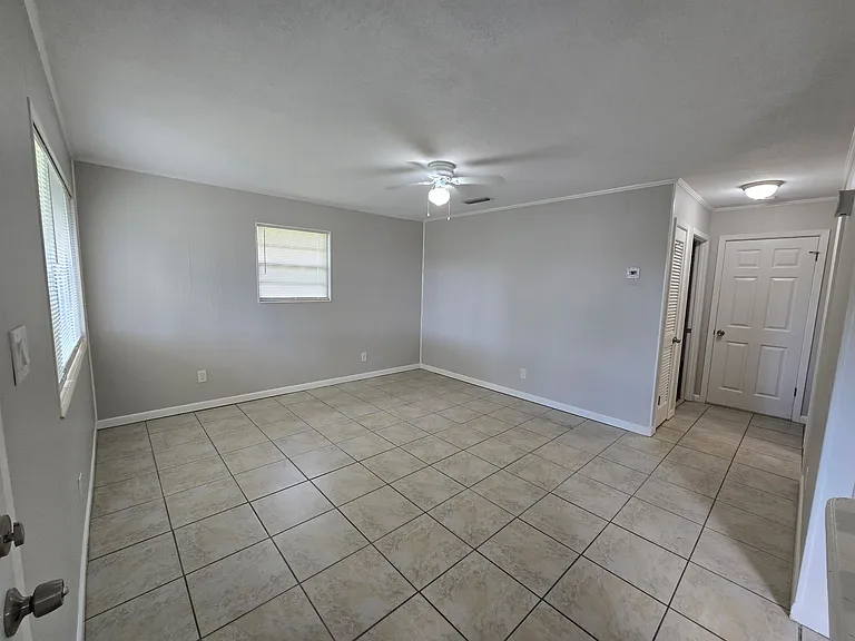 5802 E Highway 22 #1 — Photo 2