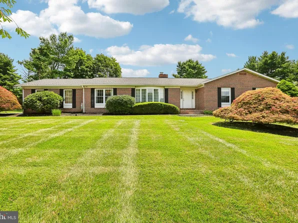 2215 Cherokee Dr, Westminster, MD 21157