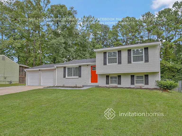 6860 Cainwood Dr — Photo 2