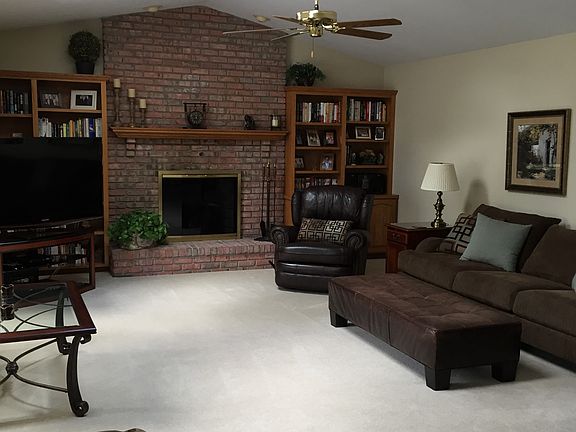 3rd image of 33125 Popham Ln