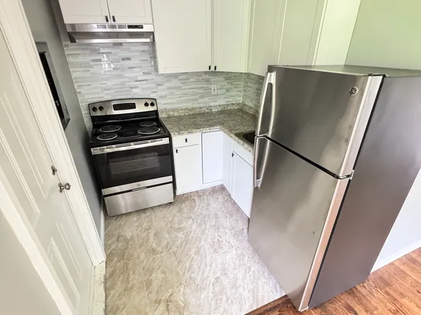 32 Old Foxon Rd, New Haven, CT