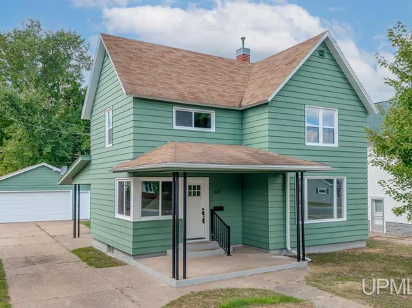 621 Wilson Ave, Kingsford, MI 49802