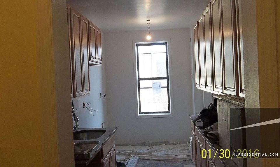 2nd image of 150 Crown St APT B2