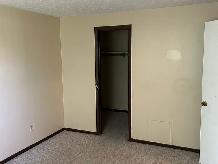 2 Glen Hollin Dr #H — Photo 4