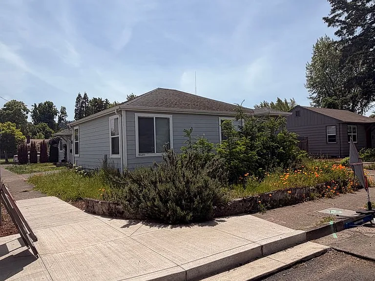 1760 W 18th Ave — Photo 17