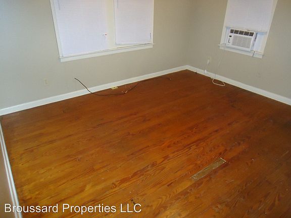 4th image of 116 1/2 Saint Michael St