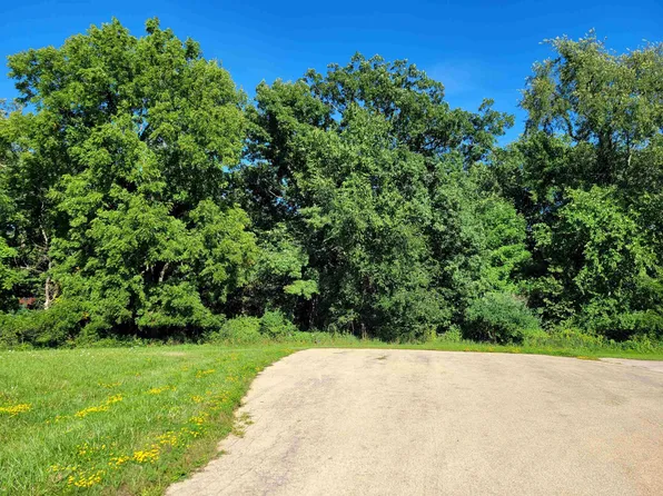 2-308R Holiday Ct, Lanark, IL 61046