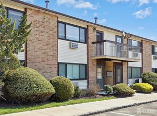 324 Cricket Ln, Woodbridge, NJ 07095