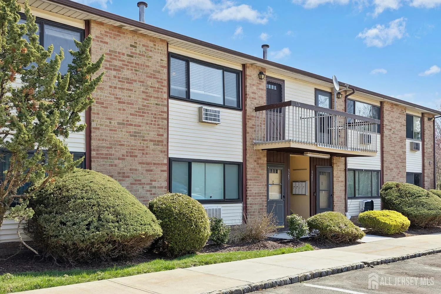 324 Cricket Ln photo 1