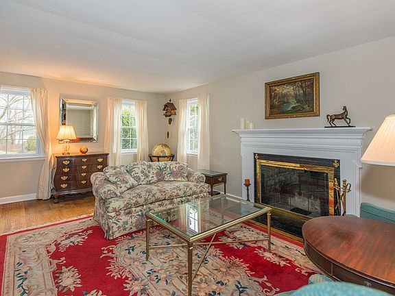 2nd image of 21 Claremont Dr