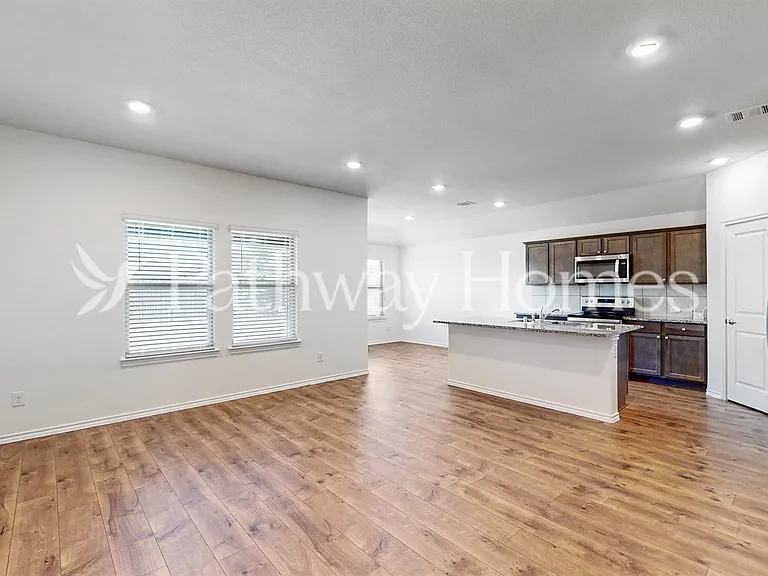 957 English Dr — Photo 5