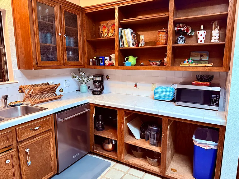 344 Simpson Ave — Photo 8