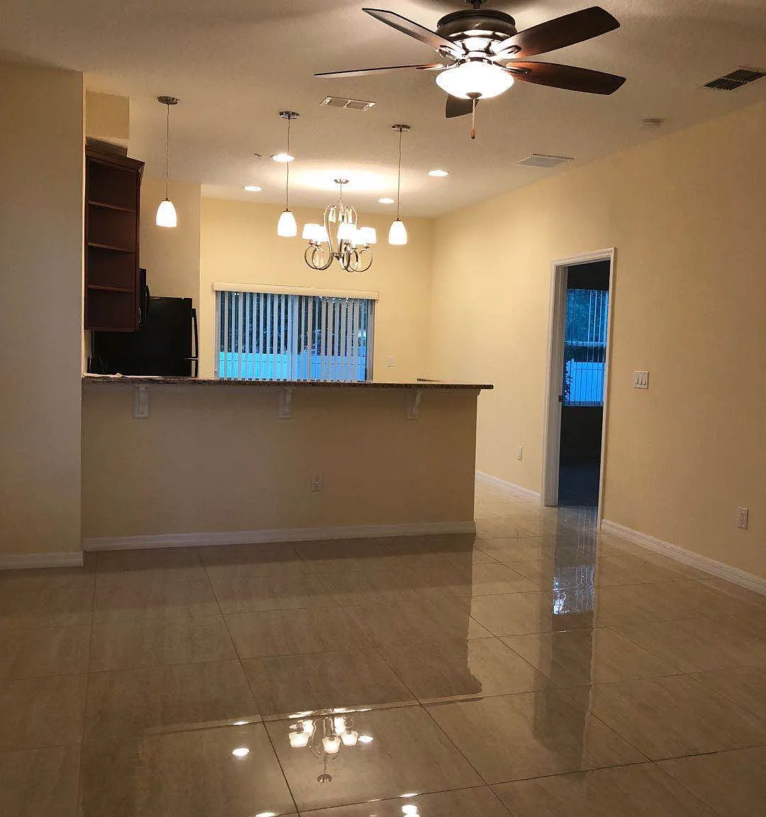 5 bed, 3.5 bath, 2500 sqft, $2,785 — Photo 4