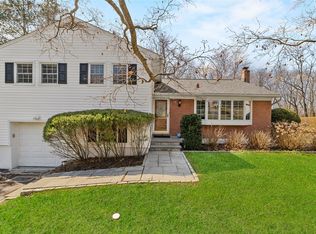 9 Leawood Dr, Briarcliff Manor, NY 10510