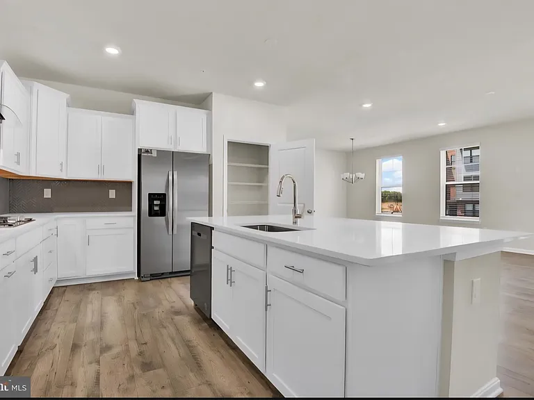 404 Constellation Ln — Photo 6
