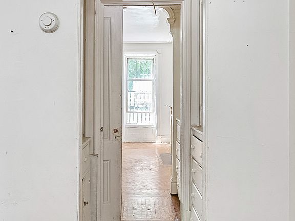 3rd image of 150B Herkimer St