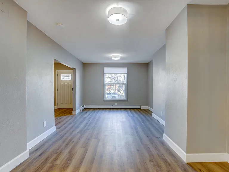 2524 N High St — Photo 8