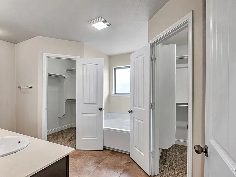 6113 Mile High Ln — Photo 23