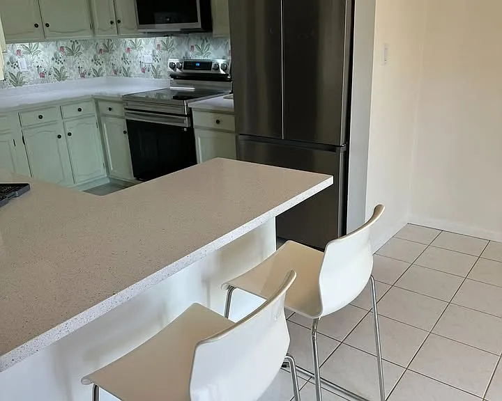 601 Huntington Commons Rd #202 — Photo 4