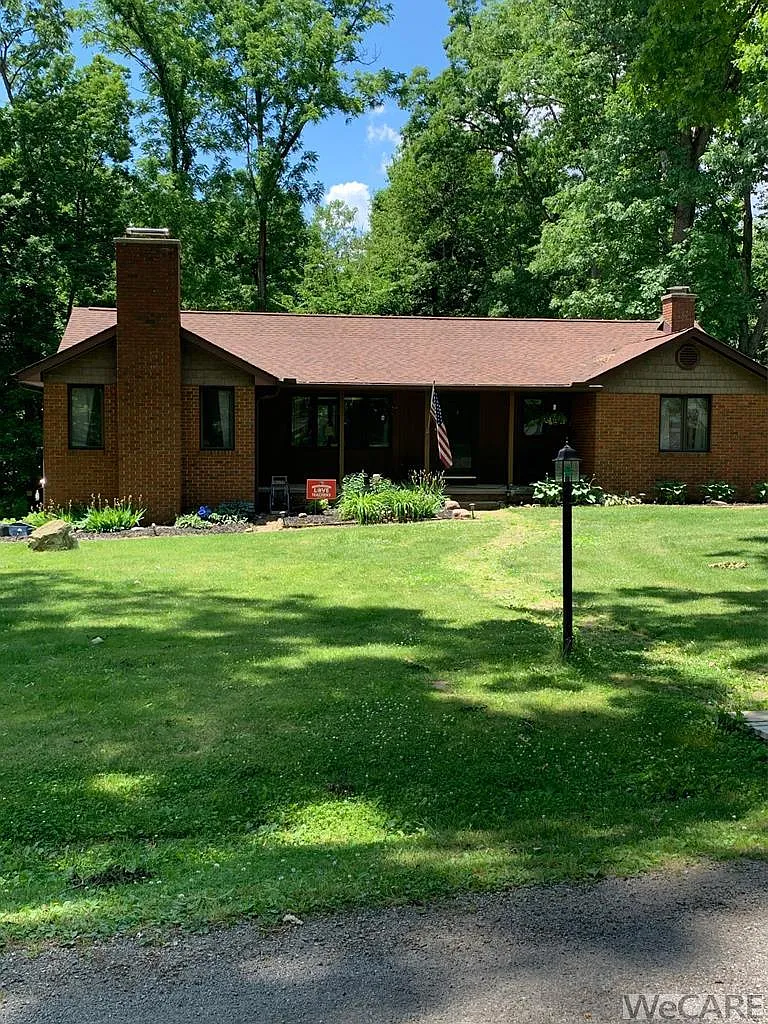 211 Oak Dr photo 1