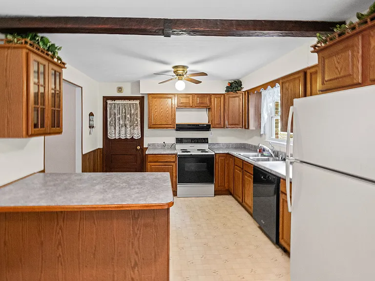 206 Joan Ave — Photo 4