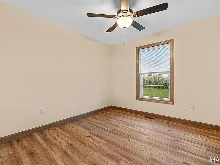 3605 Justine Dr — Photo 25
