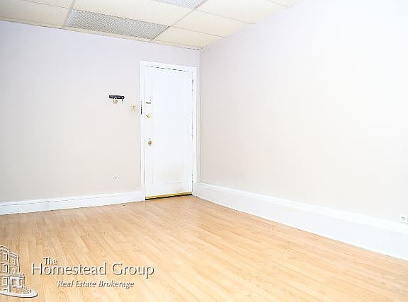 5th image of 2827 N Burling St #03FRONT