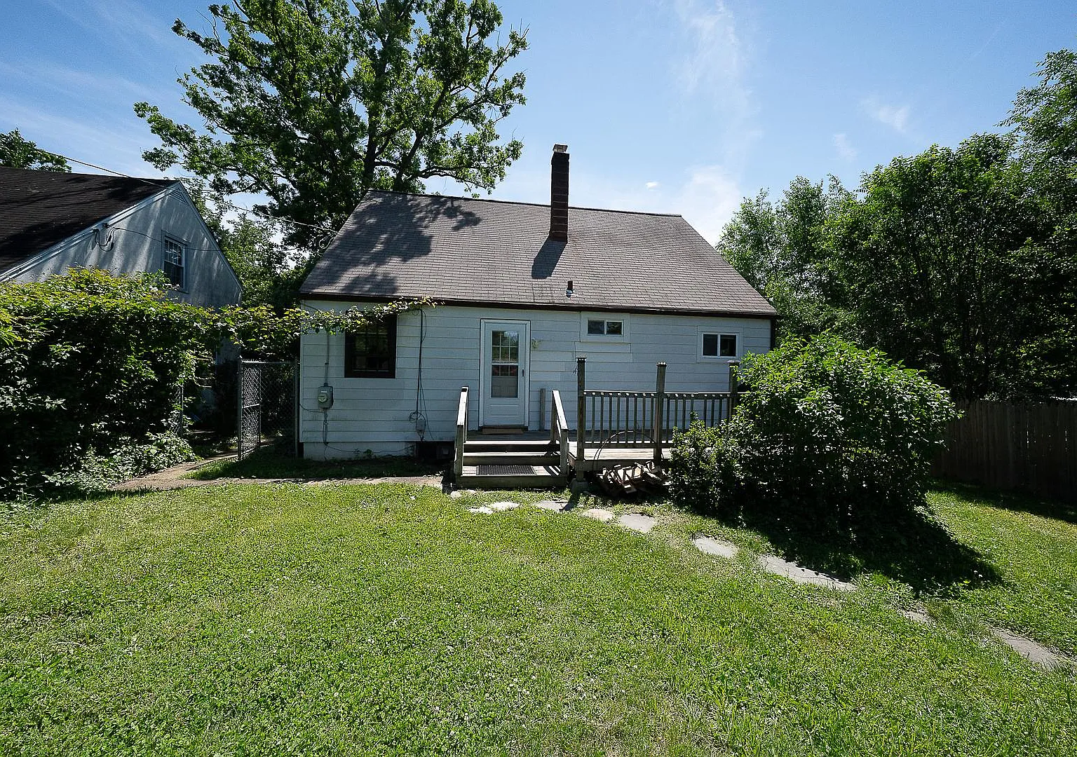 3 bed, 1.0 bath, 1400 sqft, $3,000 — Photo 4