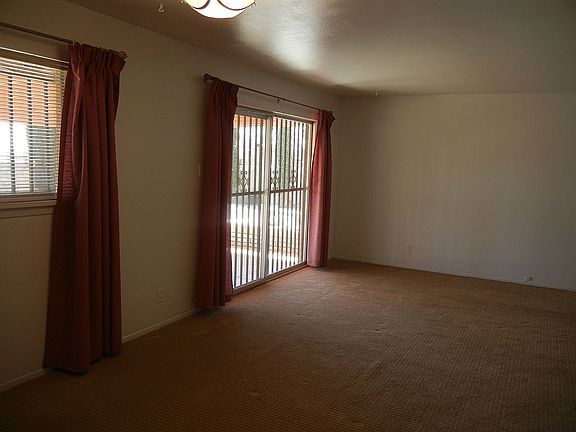 3rd image of 3310 Emerald Dr