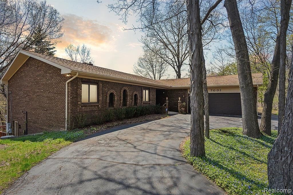 7001 Hickory Trl, Clarkston, MI 48348 Zillow