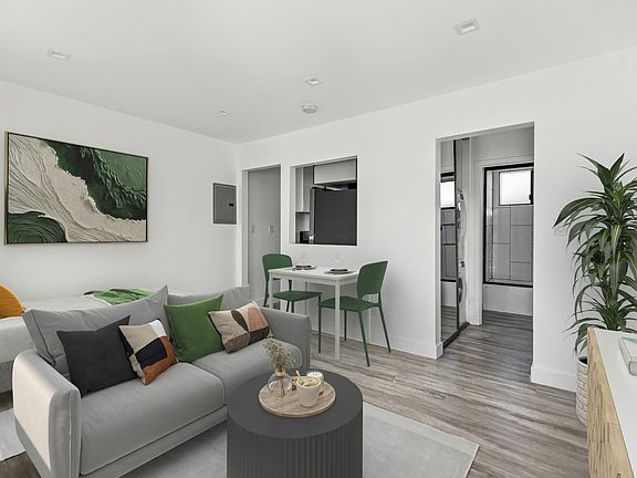4th image of 2814 Sichel St #2