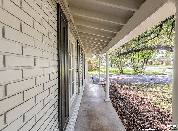 3rd image of 318 Marquis Ln
