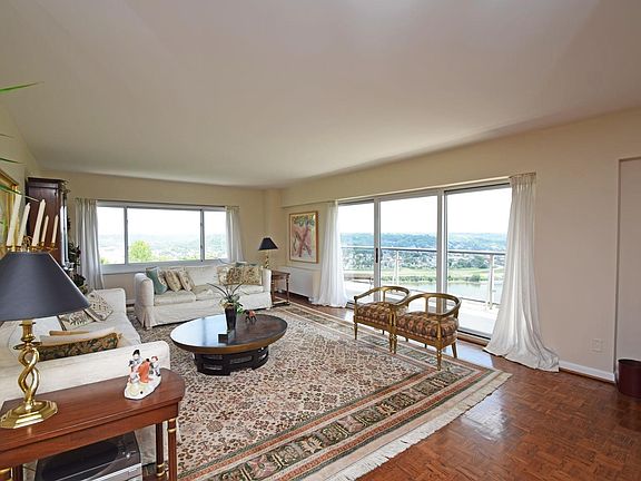 4th image of 2200 Victory Pkwy Unit 1102