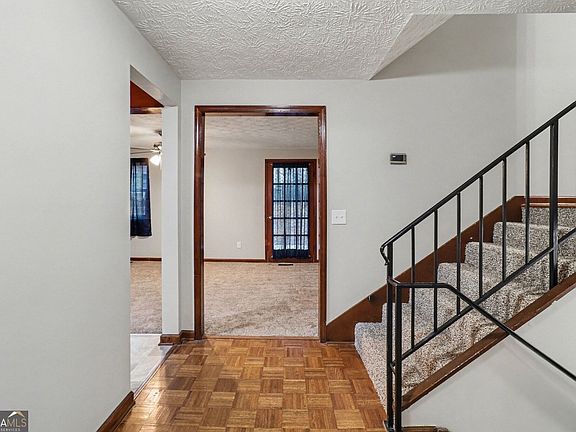 3rd image of 3864 Yeager Rd