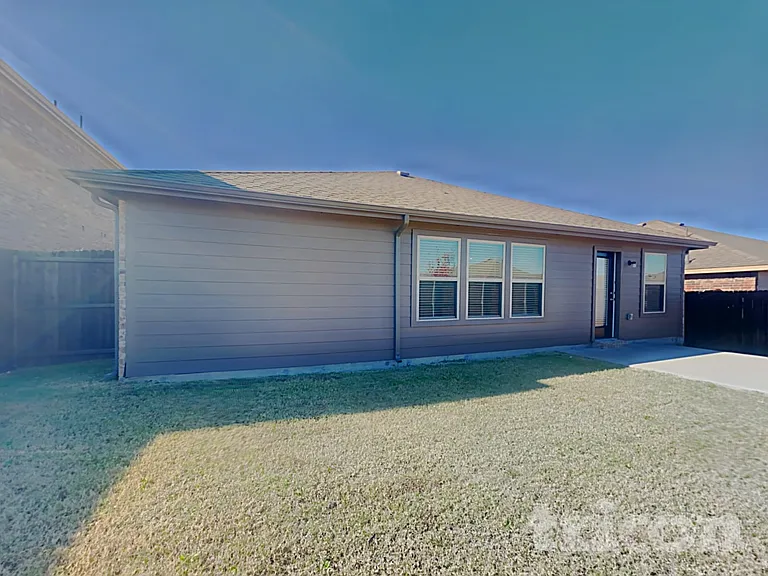 1002 Meadow Wood Ln — Photo 9