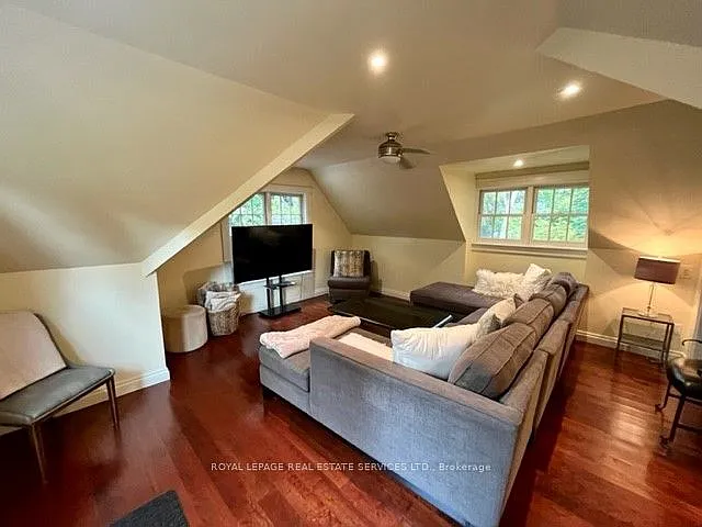 33 Howard Ave — Photo 32